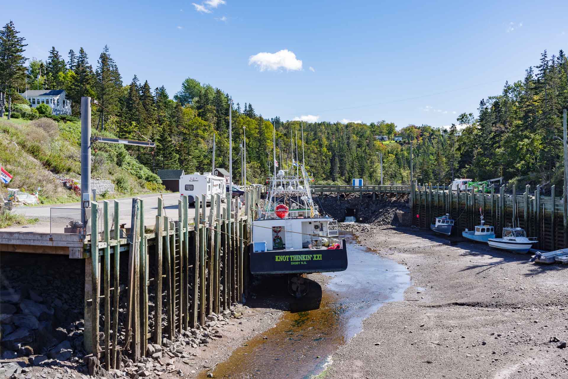 Halls Harbour, Kings County, NS at low tide.-- FF, 1/100, f 11, ISO 200, 34mm (Sept. 27, 2021)